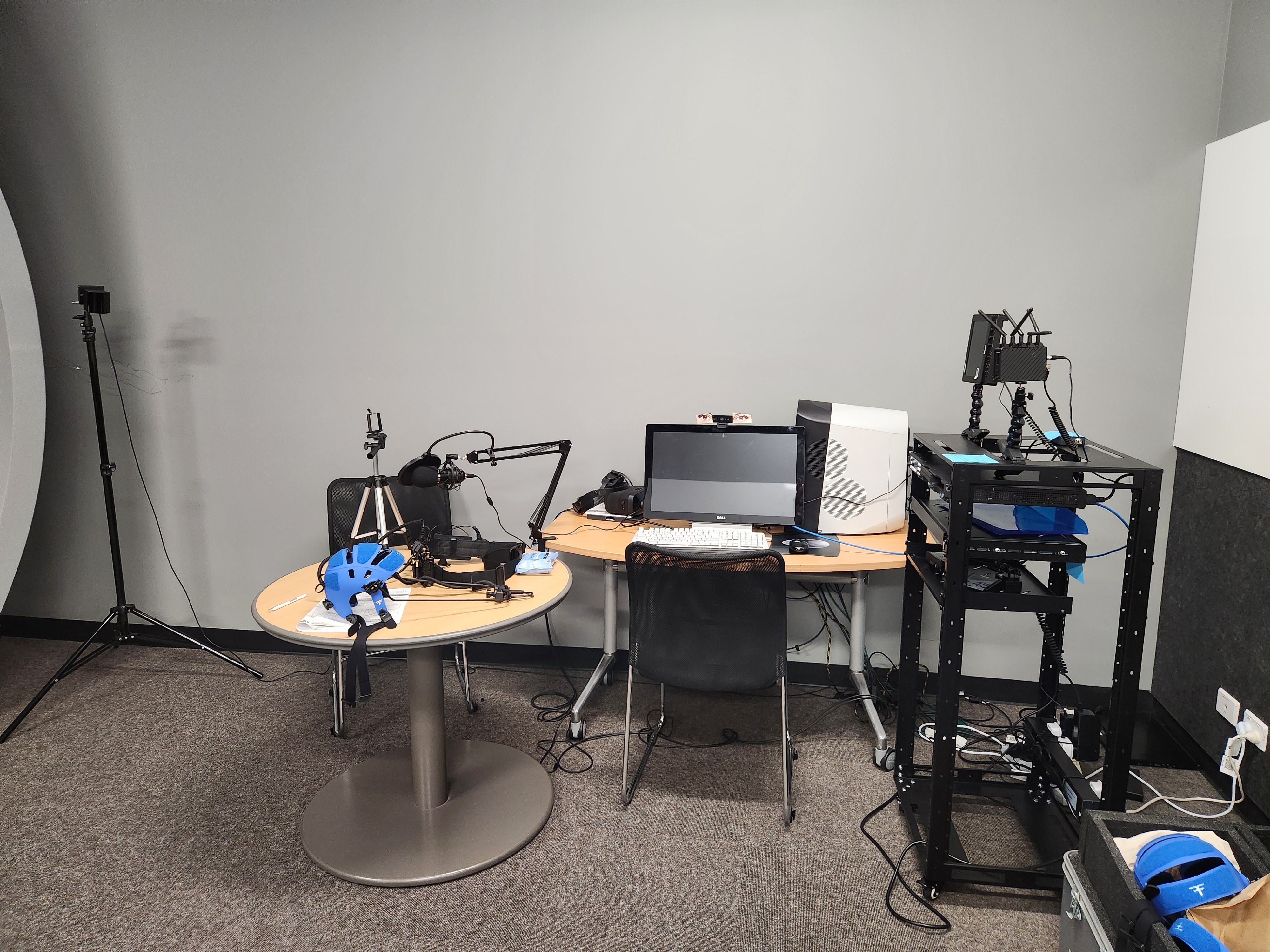 Researchers collaborating at i3Lab